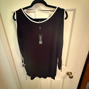 Cable & Gauge Black and White cut out sleeve top